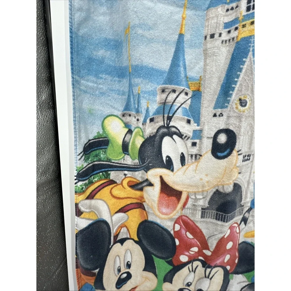 Vintage Disney Castle‎ Beach Towel Mickey Minnie Friends 100% Cotton Resort